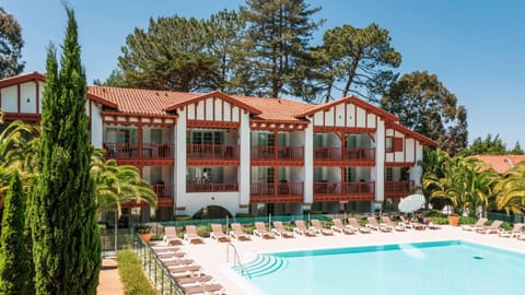 Property building, Spring, Day, Garden, Garden view, Pool view, Swimming pool, sunbed