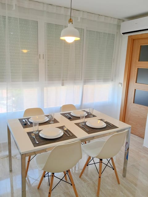 Living room, Seating area, Dining area, air conditioner, air conditioner