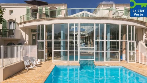 Property building, Day, Pool view, Swimming pool, sunbed