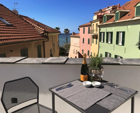 Neighbourhood, Balcony/Terrace, Sea view, Street view
