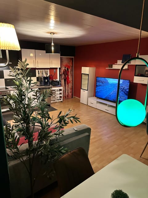 TV and multimedia, Kitchen or kitchenette, Living room, Dining area, Dinner, oven, pet friendly, stove, VIP