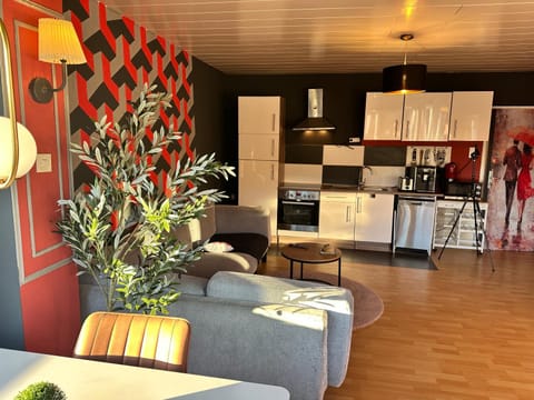 Kitchen or kitchenette, Living room, Seating area, dishwasher, oven, pet friendly, stove, toaster