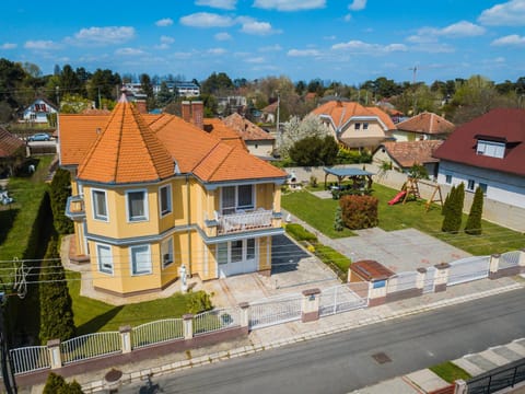 Bird's eye view, Street view