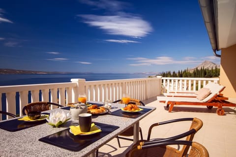Balcony/Terrace, Seating area, Dining area, Beach, Mountain view, Sea view