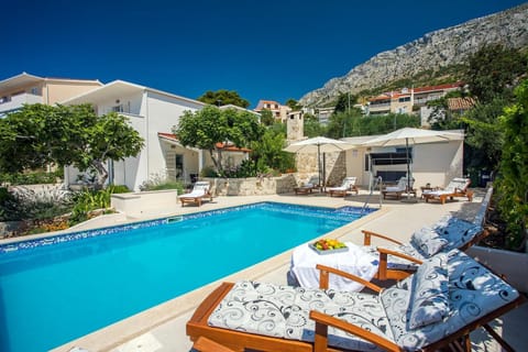 Property building, BBQ facilities, Garden, Balcony/Terrace, Dining area, Sea view, Swimming pool