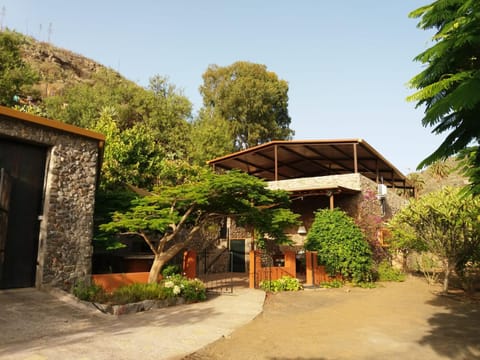 Property building, Facade/entrance, Day, Garden, Garden view