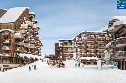 Property building, Facade/entrance, Day, Winter, City view