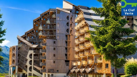 Property building, Day, City view