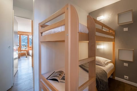 Bed, Kitchen or kitchenette, Photo of the whole room, Bedroom, bunk bed, towels, wardrobe