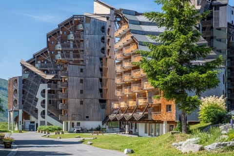Property building, Spring, Day, Neighbourhood, Natural landscape, City view, Street view