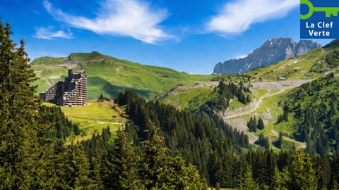 Nearby landmark, Day, Natural landscape, Landmark view, Mountain view
