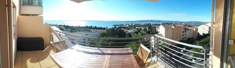 Balcony/Terrace, City view, Lake view, Mountain view, Area and facilities