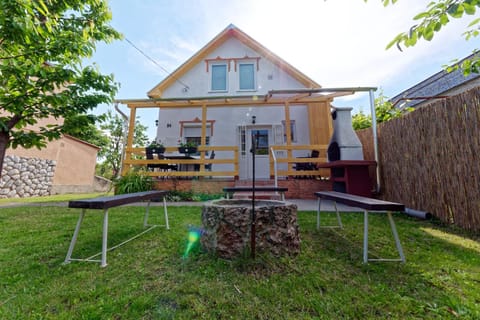 Facade/entrance, Garden