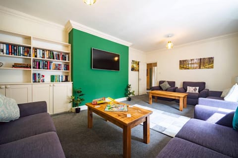 Cartref House in Llanfrynach