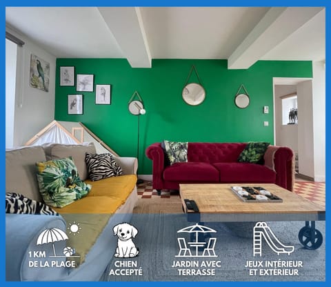 Living room, Text overlay