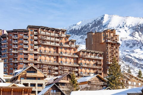 Property building, Nearby landmark, Day, Natural landscape, Winter, City view, Mountain view