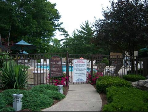 Swimming pool, Swimming pool