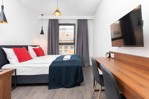 Bed, TV and multimedia, Living room