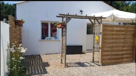 Patio, Facade/entrance