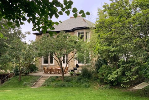 Property building, Patio, Facade/entrance, BBQ facilities, Garden, Balcony/Terrace, On site