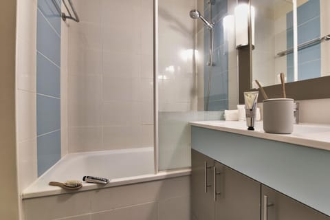 Shower, Bathroom, Bath, towels