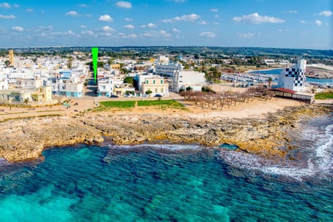 Property building, Nearby landmark, Day, Natural landscape, Bird's eye view, City view, Sea view