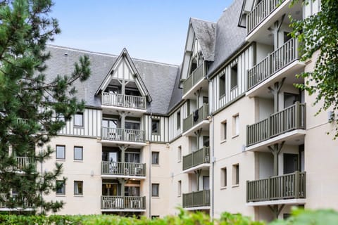 Property building, Day, Summer, Balcony/Terrace