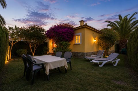 Property building, Garden, Garden view