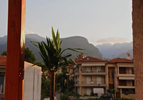 Balcony/Terrace, Mountain view