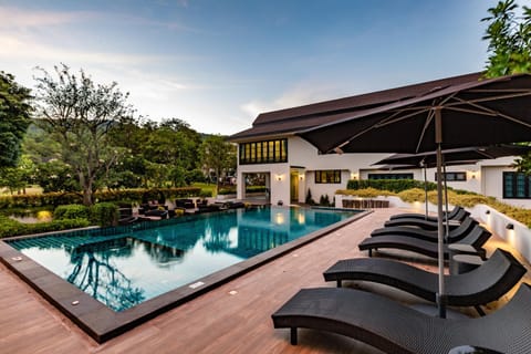 Property building, Natural landscape, Swimming pool, sunbed