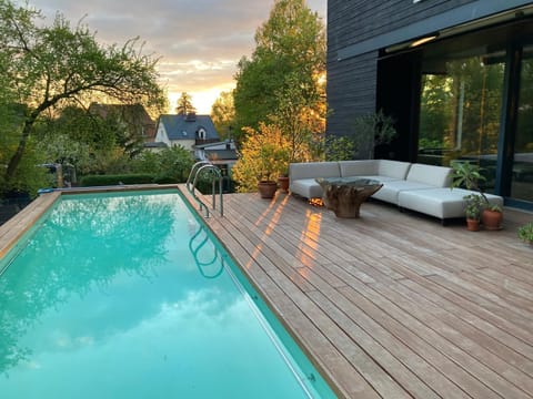 Property building, Balcony/Terrace, Swimming pool