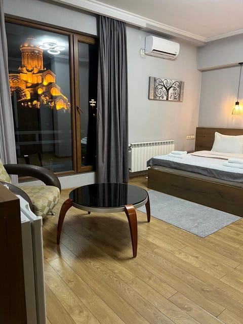 Bed, Living room, Photo of the whole room, Seating area, Bedroom, air conditioner