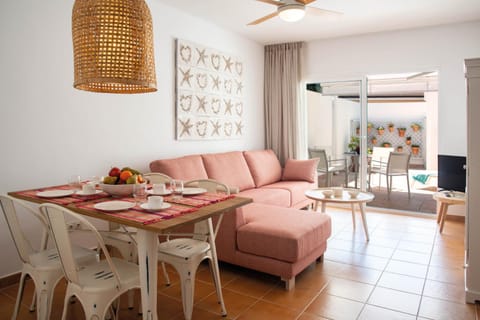 Patio, Lounge or bar