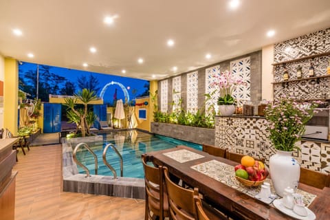 Swimming pool