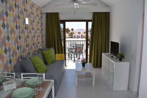 Communal lounge/ TV room, TV and multimedia, Balcony/Terrace, Living room, Dining area