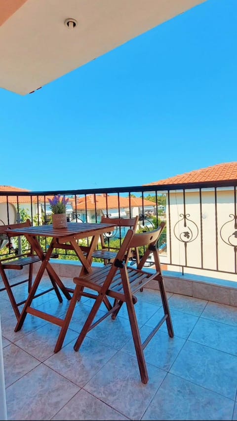 Patio, Day, View (from property/room), Balcony/Terrace