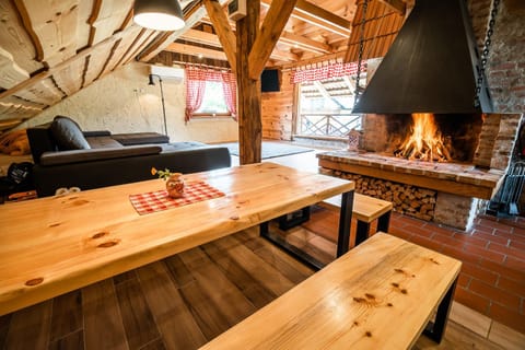 TV and multimedia, Seating area, Dining area