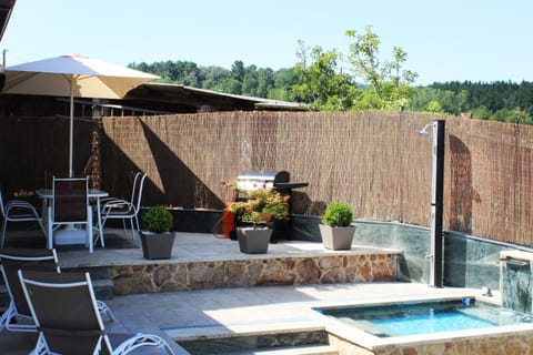 Natural landscape, BBQ facilities, Garden, View (from property/room), Balcony/Terrace, Pool view, Swimming pool