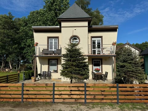 Property building, Day, Garden, Garden view