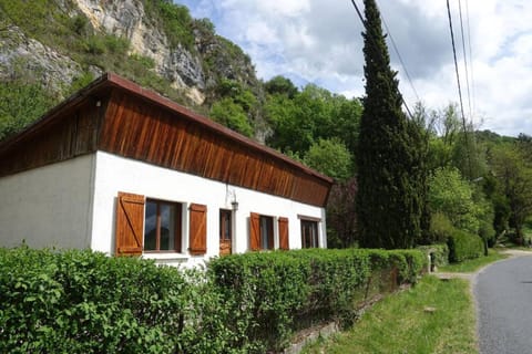 Property building, Lake view, Street view