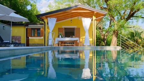 Property building, Swimming pool