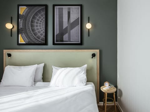 Property building, Bed, Decorative detail, Bedroom