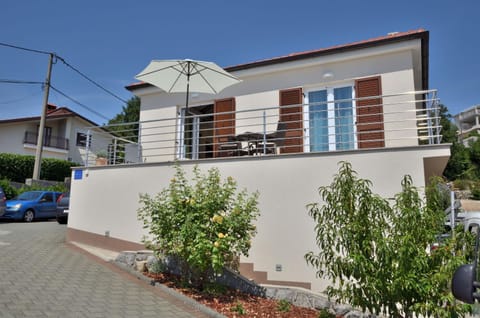 Patio, Facade/entrance, Balcony/Terrace