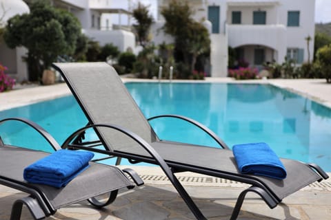 Pool view, Swimming pool, sunbed