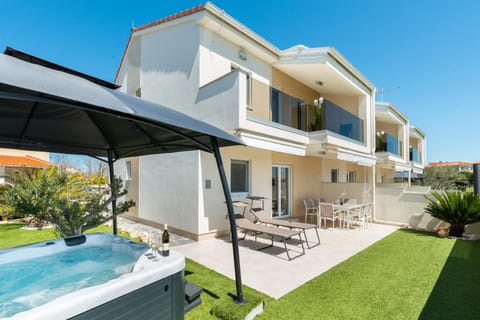 Property building, Hot Tub