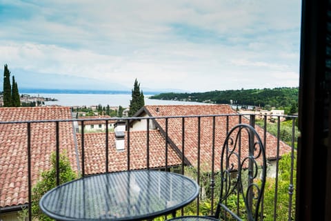 Balcony/Terrace, Lake view