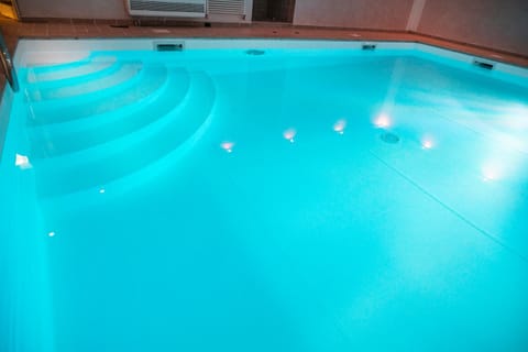 Swimming pool, Swimming pool