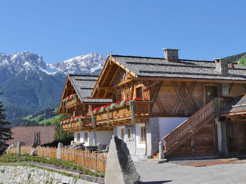 Property building, Facade/entrance, Off site, Day, Summer, Balcony/Terrace, Mountain view