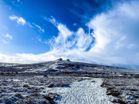 Nearby landmark, Day, Natural landscape, Winter, Hiking, Mountain view