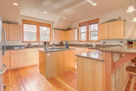 Sophies Place House in Roads End